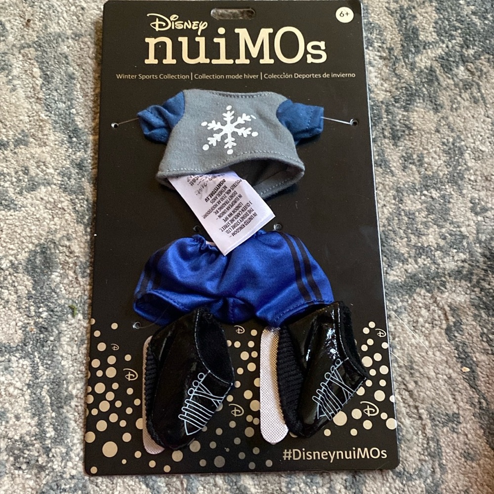Nuimos ice skate outfit